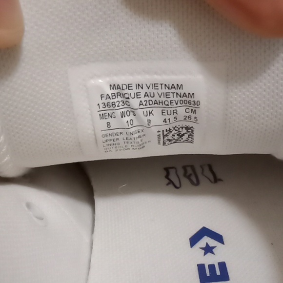 #518Unisex Converse Chuck Taylor All Star Leather 136823C Low Casual ShoesM8 W10 - Picture 10 of 12